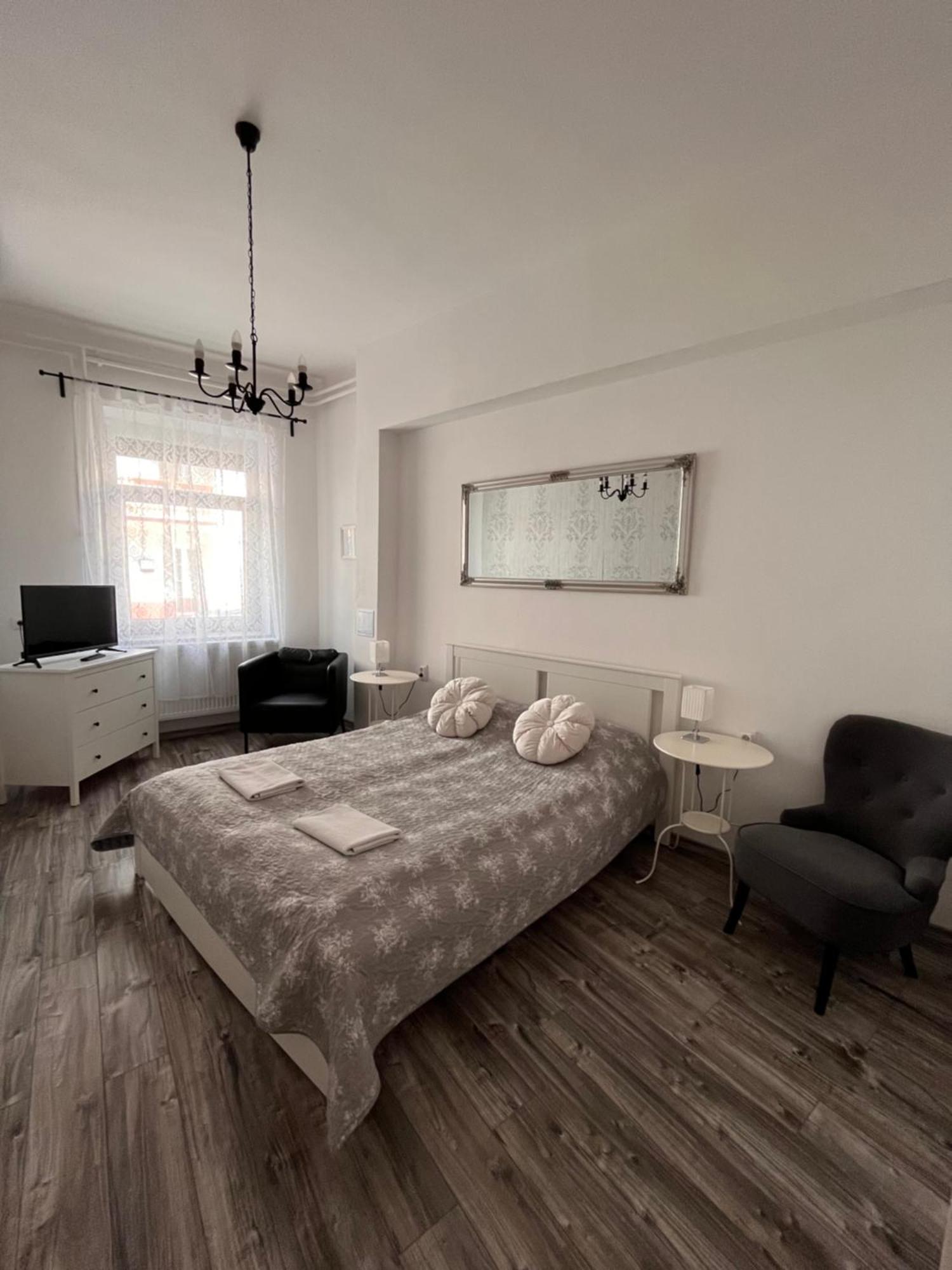 Pacsirta Apartmanház Eger Exterior foto