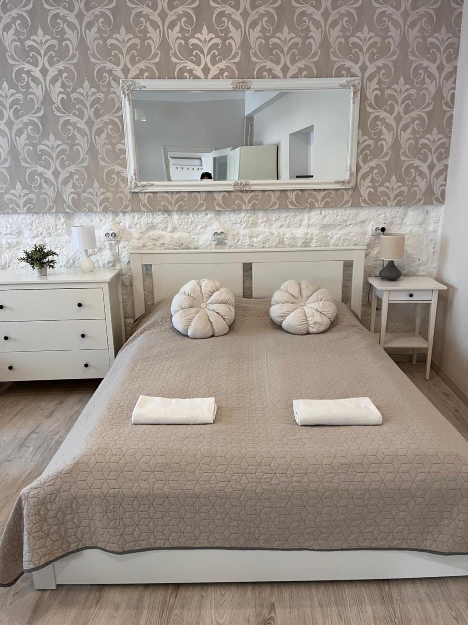 Pacsirta Apartmanház Eger Exterior foto