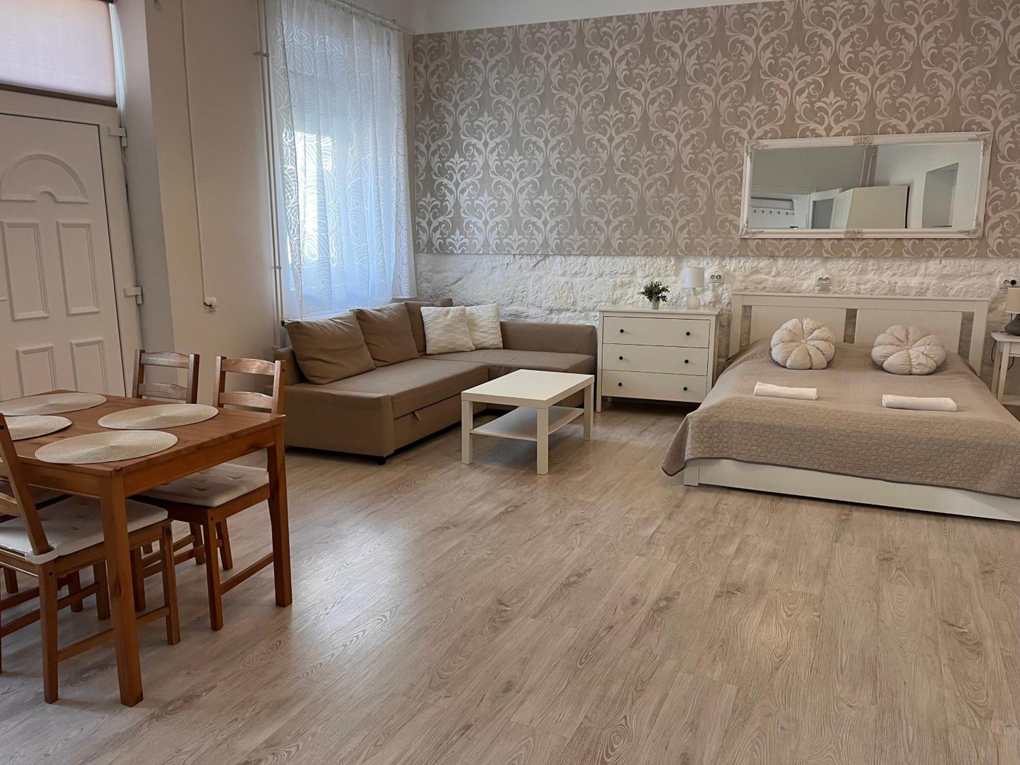 Pacsirta Apartmanház Eger Exterior foto
