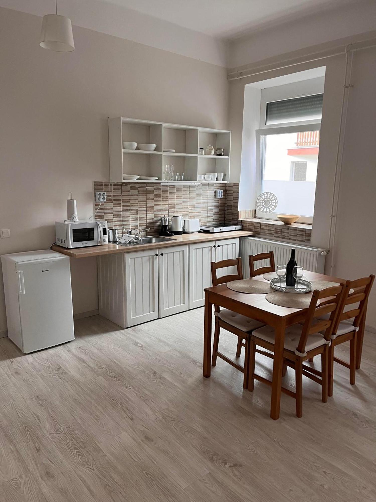 Pacsirta Apartmanház Eger Exterior foto